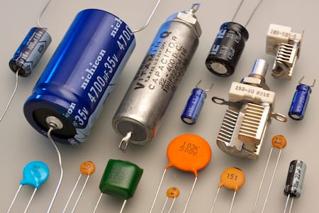 Capacitors 7189597135